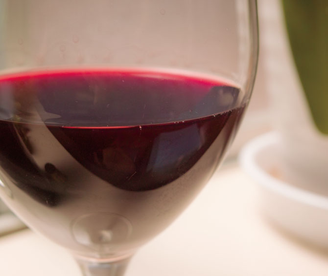 赤ワインとグラス